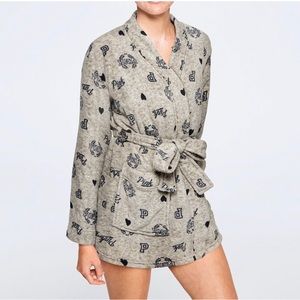 💕VS PINK GREY LOGO TEDDY PLUSH ROBE